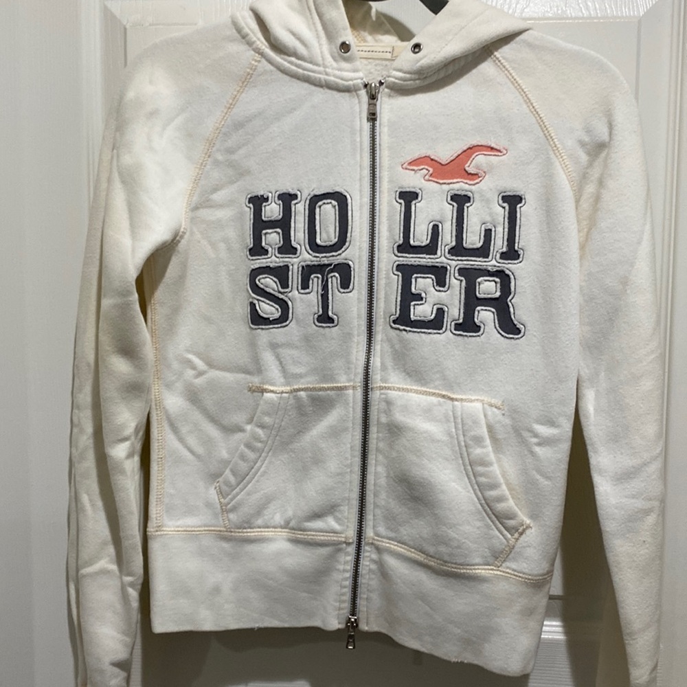 Hollister. Women’s zipper down jacket. Size: medium